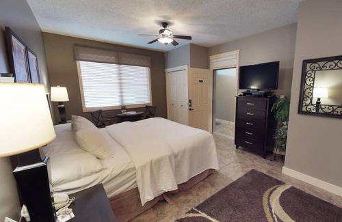 East Kootenay Condo | Fully furnished 2-bed/2-bath condo in Radium Hot Springs, BC, CAN - sleeps 6.
