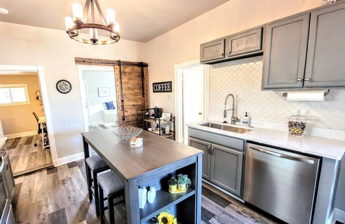 Pueblo House | Beautiful Bungalow in Pueblo