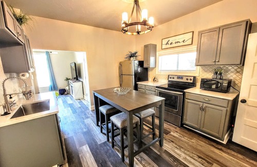 Pueblo House | Beautiful Bungalow in Pueblo