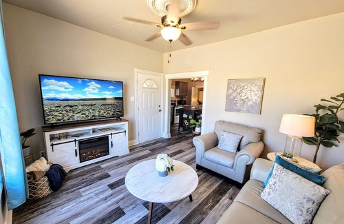 Pueblo House | Beautiful Bungalow in Pueblo