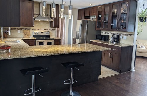 South Dundas House | Quiet home w/ hot tub. Close to Seaway, nature trails & beach. Pets ok, W/D