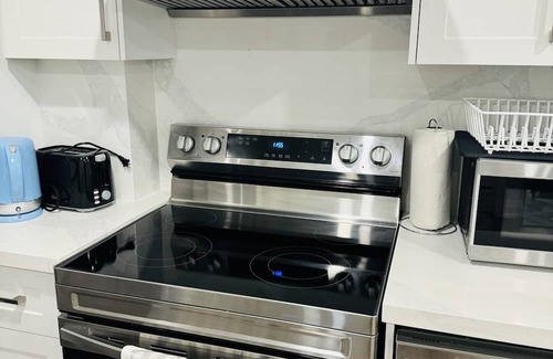 Innisfil Apartment | Luxury 2-Bed Suit with Free Parking, Separate Entrance & Fire Pit in Innisfil