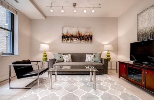 Downtown Washington D.C. House | Clean & Comfy 1BR | Kitchen + Laundry | Free Wifi | Near White House