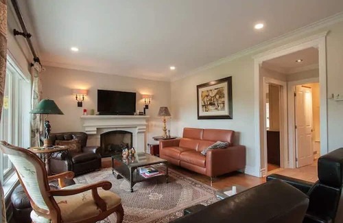 St-Adolphe-d'Howard Ski Chalet | Huge Lakeside Chalet With Pool and hot tub
