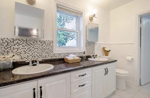 Harwich Cottage | Lake Erie Waterfront Cottage w/firepit, 5 min from erieau beach .