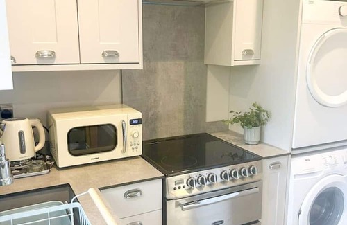 Horley Apartment | The Studio at Michael House