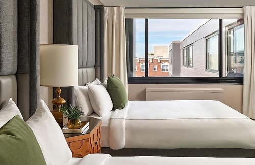 Logan Circle House | Rooftop Lounge Onsite! Pets Allowed, Parking! Minutes to The National Mall!