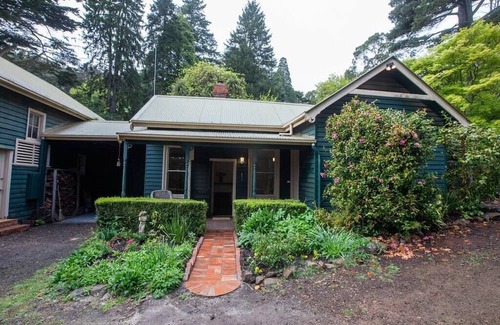 Mount Macedon House | The Pipers Cottage at Ard Choille