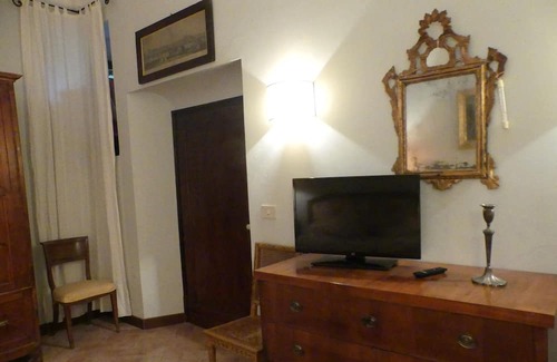 Treia Villa | Elegante Appartamento in Villa con piscina