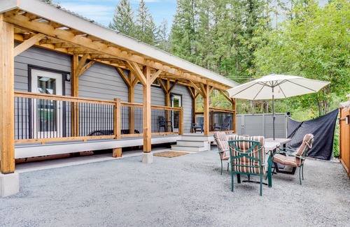Port Alberni House | The Hummingbird House: One bedroom house that sleeps up to 4.