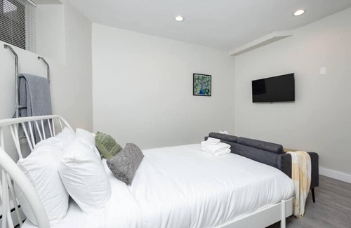 Prudential - St. Botolph Apartment | Serene South End Studio