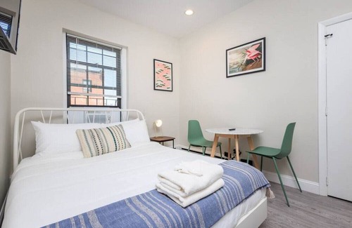 Prudential - St. Botolph Apartment | Compact Back Bay Studio