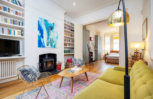 Kilburn House | Visual Poetry, by Veeve