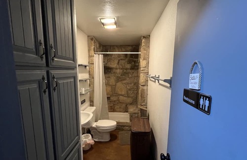Hico Cabin | Large Rustic Lodge and Retreat Center on 35 acres!