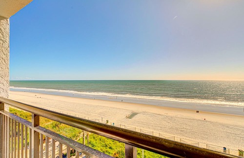 Myrtle Beach Condo | Cozy Ocean Front Paradise in Myrtle Beach