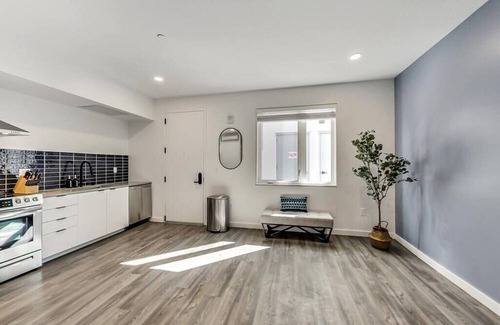 Downtown Oakland Apartment | Brand New Stylish Studio Suite Near Downtown!