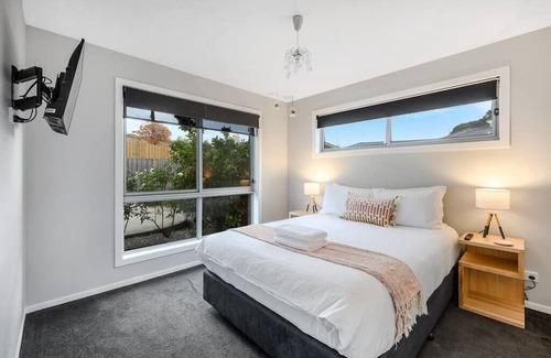 Geilston Bay House | Geilston Bay Hideaway-3 brm,2 bath ,7km to CBD
