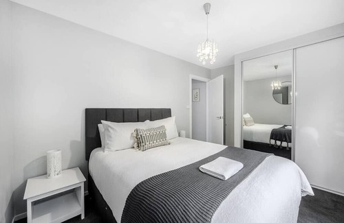 Geilston Bay House | Geilston Bay Hideaway-3 brm,2 bath ,7km to CBD