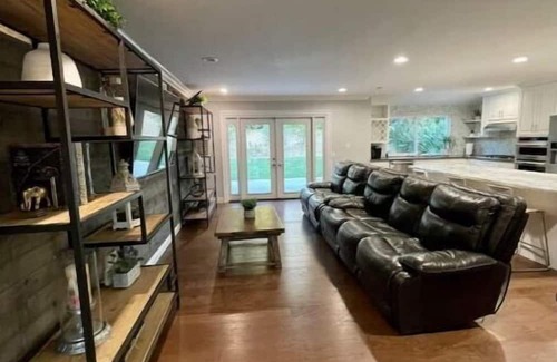 Claremont House | Charming Claremont 4BR Pool Home