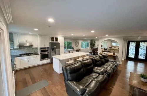 Claremont House | Charming Claremont 4BR Pool Home