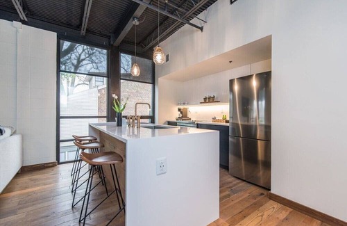 Downtown Apartment | This serviced apartment is a 2 bedroom(s), 2 bathrooms, located in Lexington, KY.