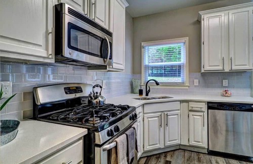 Johns Creek House | Victory Gate · ATH - Johns Creek-3BR-Fenced-Pet Friendly