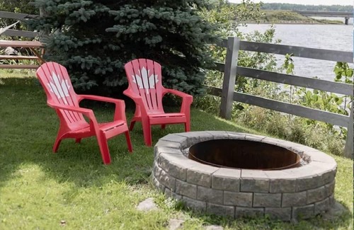 Sainte-Anne-de-Kent House | Charming 2-bedroom Riverfront paradise