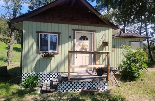 East Kootenay Cabin | Cozy, private, ranch cabin in the beautiful East Kootenay's