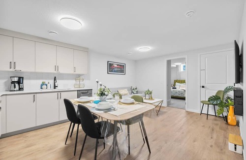 Keith House | Brand-New Cozy-2BR|1Bathroom Suite Nr Calgary|HWY1&Banff|Sleep4