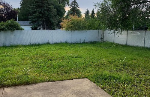 Southeast Edmonton House | Cozy Entire House with 3 Bedrooms, 2 Washrooms near the Costco & South Common!