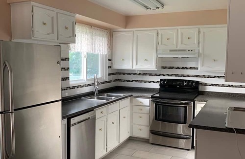 Southeast Edmonton House | Cozy Entire House with 3 Bedrooms, 2 Washrooms near the Costco & South Common!