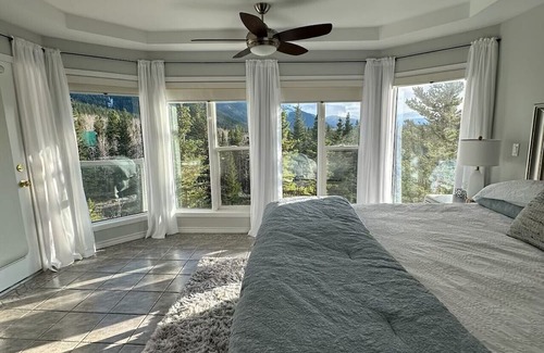 Jasper East House | Hinton Folding Mountain 12