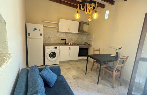 Marathounta House | Charming Cyprus Getaway in Páfos - Garden View Holiday House