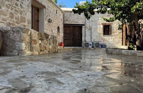 Marathounta House | Charming Cyprus Getaway in Páfos - Garden View Holiday House