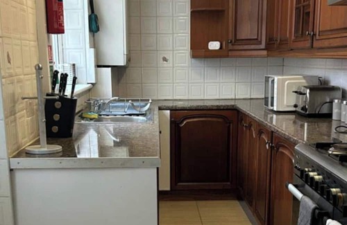 Ashton-under-Lyne House | 2-Bed - Sleeps 6 - Free Parking