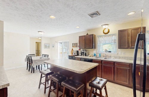 Long Pond House | Spacious dog-friendly house with private W/D, wifi - community amenities