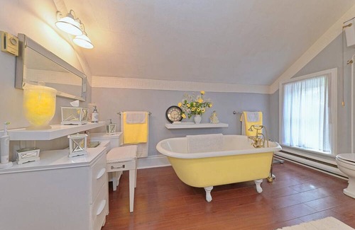 Clearview Other | Victorian Style Farmhouse in the Quiet Countryside
