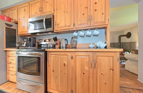 Clearview Other | Victorian Style Farmhouse in the Quiet Countryside