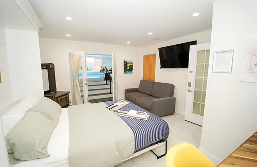 Langford Bed & Breakfast | Steam, Swim & Unwind: Your Private Wellness Haven!