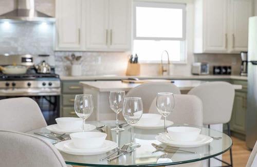 Elmwood Park House | 1 Min Walk to Bus Direct to NYC, Laundry, Parking, Modern, Newly Renovated