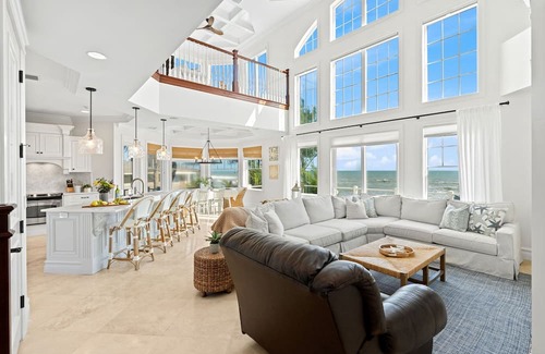 Melbourne Beach House | Stunning Melbourne Beach Oceanfront House W/Private Fire Pit, Dock, & Spa-Like Pool! 🌴