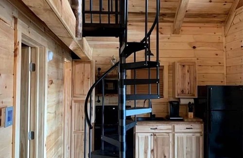 Scio Cabin | Lakeview Cabin Perfect for Groups with Hot-Tub in Ohio