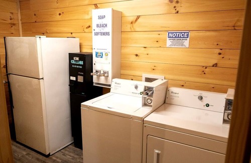 Scio Cabin | Lakeview Cabin Perfect for Groups with Hot-Tub in Ohio