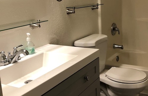 Tehachapi Apartment | Wonderful 2-bedroom apartment with AC in Tehachapi