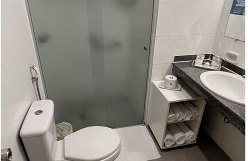 Republica Hotel | Vibrant São Paulo Getaway – Spacious Triplo Twin w/WiFi, 24h Reception + Gym