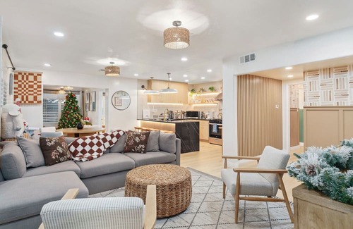 Southwest Anaheim Villa | Magical Villa - 10 BEDS - Disneyland & SoCal Gems- Luxury Stays