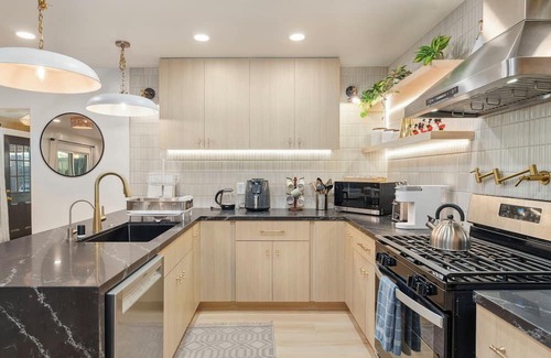 Southwest Anaheim Villa | Magical Villa - 10 BEDS - Disneyland & SoCal Gems- Luxury Stays