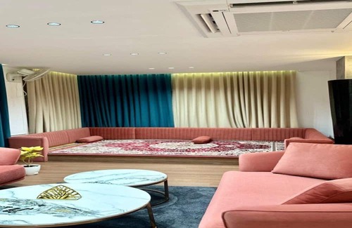 Pulikeshi Nagar Apartment | 3BHK Luxurious apartment, Open balcony, Workspace and Majlis.