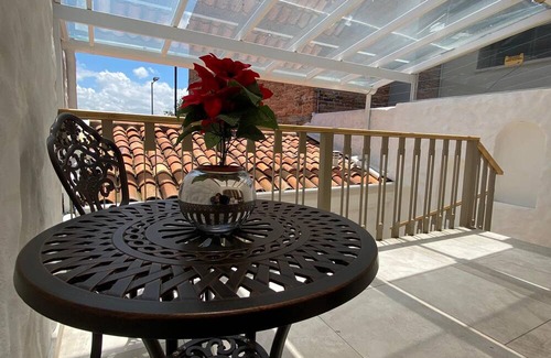 San Blas Apartment | Suite Moderno Colonial con Terraza Centro Histórico Cuenca