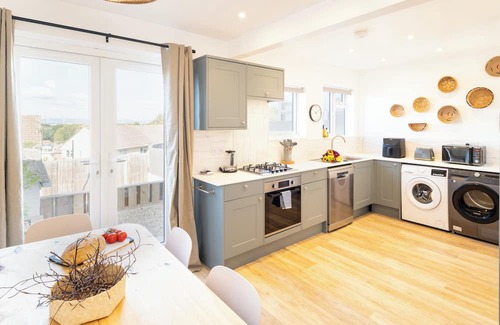 Pill House | Contractor Home Parking & Garden – Near Avonmouth